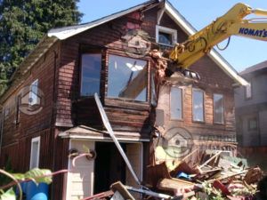 Демонтаж деревянного дома