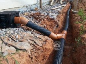 Монтаж дождеприемника ливневой канализации